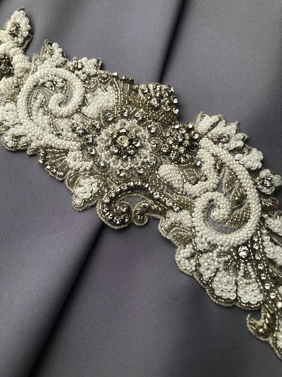 #B1136 Exquisite Artistry: Handcrafted Beaded Belt with Intricate Sequins