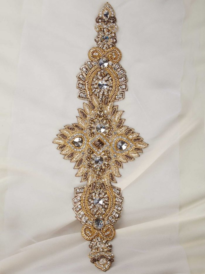 #B0636 Radiant Embellishments: Handcrafted Beaded Belt with Intricate Beads and Sequins