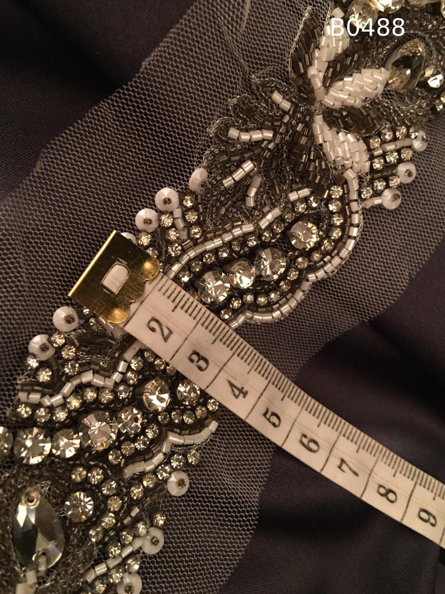 #B0488 "Elegant Floral Trim Beaded with Rhinestones, Sequins, and Beads – Luxurious Decorative Embellishment for Fashion"