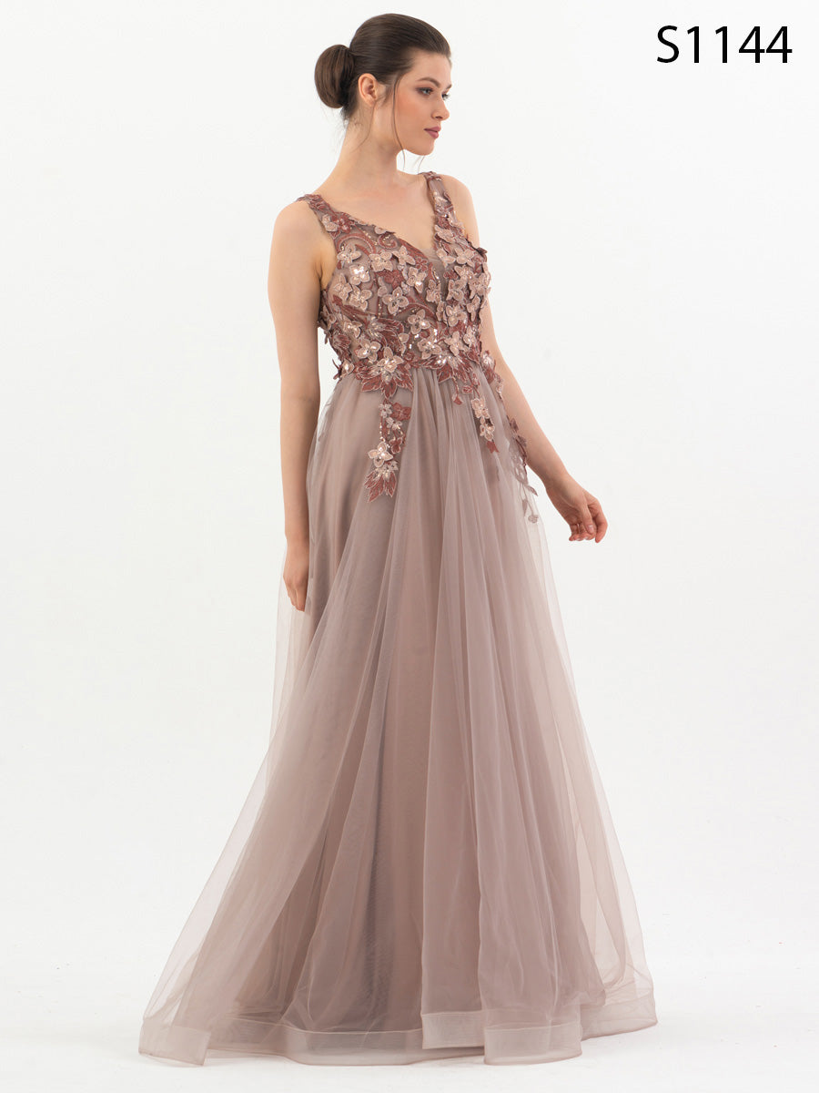 #S1144 Exquisite Hand-Embroidered Appliqué Bodice Dress with Flowy Tulle Skirt